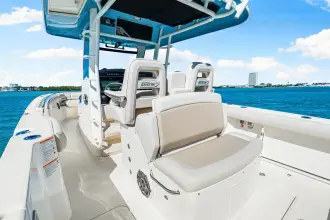 Thumbnail von Boston Whaler 330 Outrage