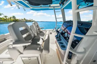 Thumbnail von Boston Whaler 330 Outrage
