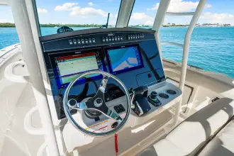 Thumbnail von Boston Whaler 330 Outrage