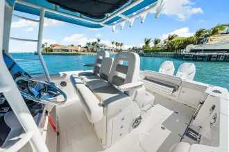 Thumbnail von Boston Whaler 330 Outrage