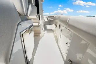 Thumbnail von Boston Whaler 330 Outrage