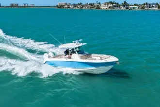 Thumbnail von Boston Whaler 330 Outrage