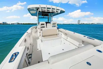Thumbnail von Boston Whaler 330 Outrage