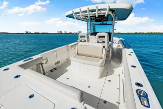 Thumbnail von Boston Whaler 330 Outrage