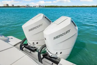 Thumbnail von Boston Whaler 330 Outrage