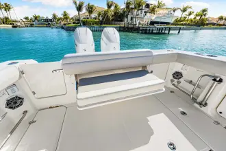 Thumbnail von Boston Whaler 330 Outrage