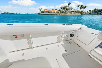 Thumbnail von Boston Whaler 330 Outrage