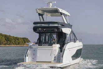 Thumbnail von Cruisers Yachts 57 FLY
