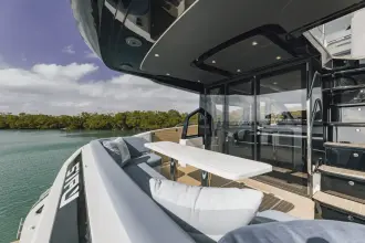 Thumbnail von Cruisers Yachts 57 FLY