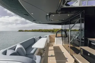 Thumbnail von Cruisers Yachts 57 FLY