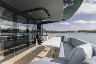 Thumbnail von Cruisers Yachts 57 FLY