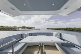 Thumbnail von Cruisers Yachts 57 FLY