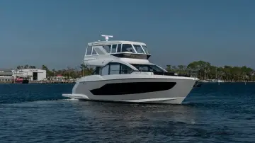 Thumbnail von Cruisers Yachts 57 FLY