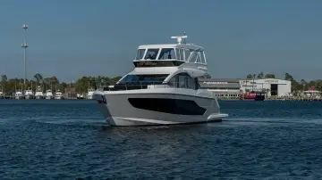Thumbnail von Cruisers Yachts 57 FLY