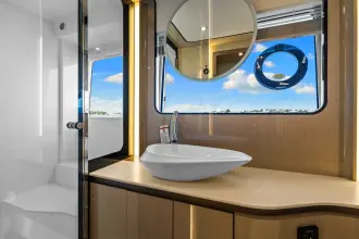 Thumbnail von Cruisers Yachts 57 FLY