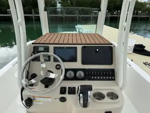 Thumbnail von Boston Whaler 240 DAUNTLESS PRO