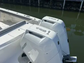 Thumbnail von Boston Whaler 330 Outrage