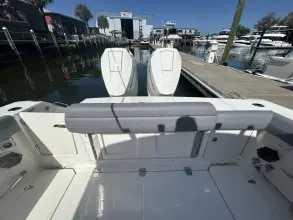 Thumbnail von Boston Whaler 330 Outrage