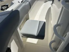 Thumbnail von Boston Whaler 330 Outrage