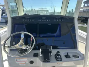 Thumbnail von Boston Whaler 330 Outrage