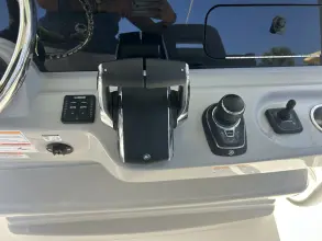 Thumbnail von Boston Whaler 330 Outrage