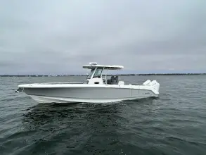 Thumbnail von Boston Whaler 330 Outrage