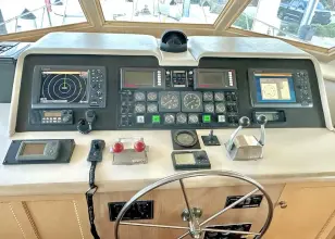 Thumbnail von Hatteras 72 Cockpit Motor Yacht