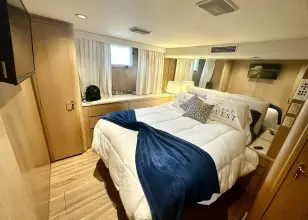 Thumbnail von Hatteras 72 Cockpit Motor Yacht