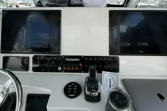 Thumbnail von Everglades 355 CC All In