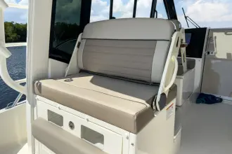 Thumbnail von Boston Whaler 365 Conquest