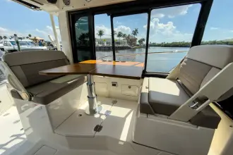 Thumbnail von Boston Whaler 365 Conquest
