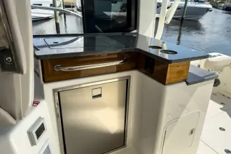 Thumbnail von Boston Whaler 365 Conquest