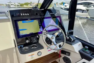 Thumbnail von Boston Whaler 365 Conquest