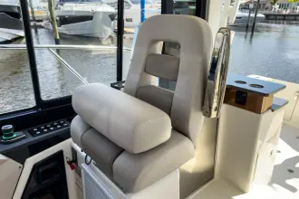 Thumbnail von Boston Whaler 365 Conquest