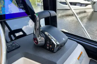 Thumbnail von Boston Whaler 365 Conquest