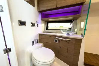 Thumbnail von Boston Whaler 365 Conquest
