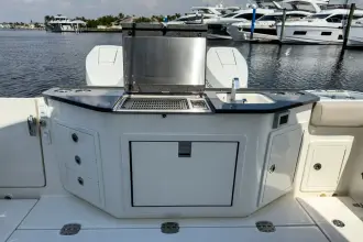 Thumbnail von Boston Whaler 365 Conquest