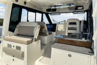 Thumbnail von Boston Whaler 365 Conquest