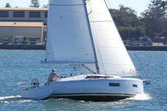 Thumbnail von Beneteau Oceanis 37.1