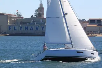 Thumbnail von Beneteau Oceanis 37.1