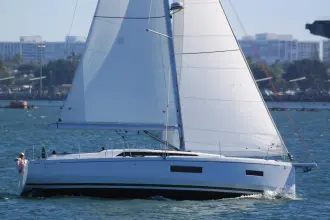Thumbnail von Beneteau Oceanis 37.1