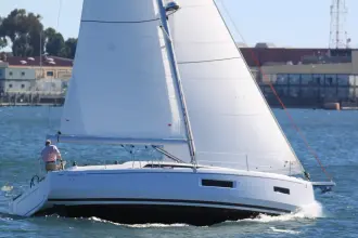 Thumbnail von Beneteau Oceanis 37.1