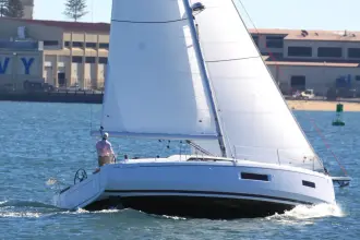 Thumbnail von Beneteau Oceanis 37.1