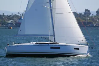 Thumbnail von Beneteau Oceanis 37.1