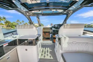 Thumbnail von Sea Ray 370 Sundancer Outboard
