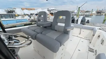 Thumbnail von Boston Whaler 330 Outrage