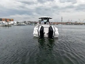 Thumbnail von Boston Whaler 330 Outrage