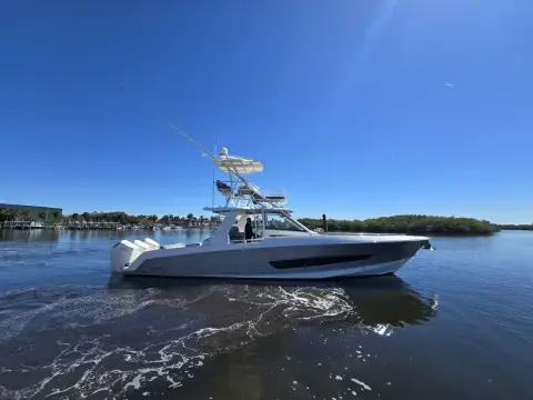 Boston Whaler 420 Outrage