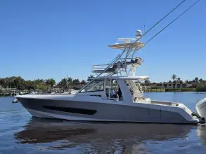 Thumbnail von Boston Whaler 420 Outrage