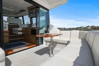 Thumbnail von Tiara Yachts C49 Coupe Seeker